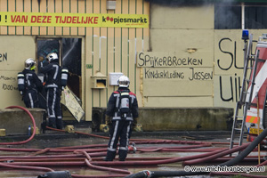 Foto Zeer grote brand in de koopjeshal aan de Zwanenburgerdijk