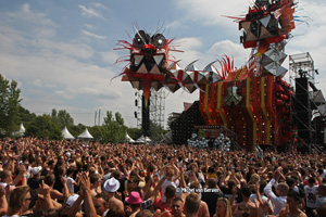 Foto Defqon.1 trekt 40.000 feestgangsters naar het Almeerderstrand