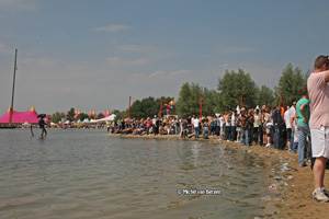 Foto Defqon.1 trekt 40.000 feestgangsters naar het Almeerderstrand