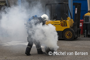 Foto Brand in luchtafvoer van lasinstallatie bij bedrijf aan Weerenweg in Zwanenburg