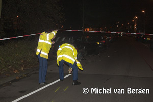 Foto Automobilist richt ravage aan op Raamsingel in Haarlem