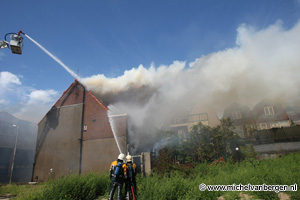 Foto's uitslaande brand Visseringstraat IJmuiden