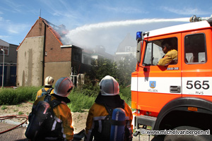 Foto's uitslaande brand Visseringstraat IJmuiden